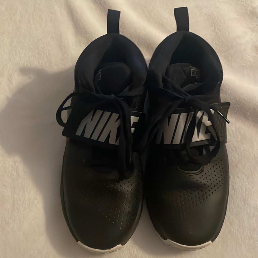 Youth 6.5 Nike basketball shoe